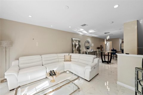 Townhouse in Lakewood Ranch, Florida 2 bedrooms, 98.85 sq.m. № 2234207 - photo 2