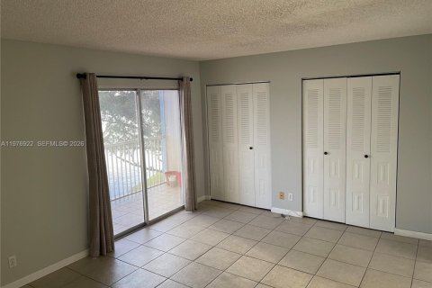 Condominio en venta en Pembroke Pines, Florida, 1 dormitorio, 65.22 m2 № 2078916 - foto 8