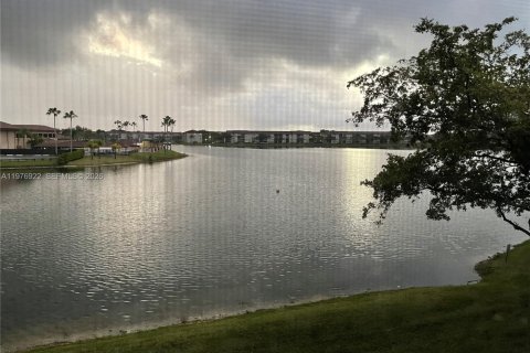 Condominio en venta en Pembroke Pines, Florida, 1 dormitorio, 65.22 m2 № 2078916 - foto 15