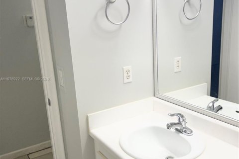 Condominio en venta en Pembroke Pines, Florida, 1 dormitorio, 65.22 m2 № 2078916 - foto 7