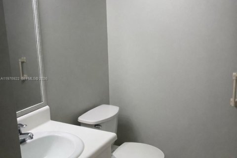 Condominio en venta en Pembroke Pines, Florida, 1 dormitorio, 65.22 m2 № 2078916 - foto 6