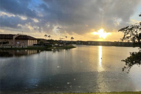 Condominio en venta en Pembroke Pines, Florida, 1 dormitorio, 65.22 m2 № 2078916 - foto 17