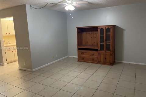 Condominio en venta en Pembroke Pines, Florida, 1 dormitorio, 65.22 m2 № 2078916 - foto 3