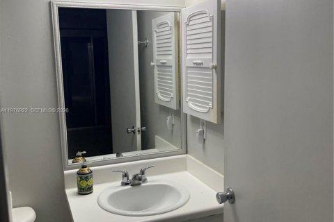 Condominio en venta en Pembroke Pines, Florida, 1 dormitorio, 65.22 m2 № 2078916 - foto 12