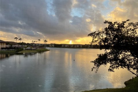 Condominio en venta en Pembroke Pines, Florida, 1 dormitorio, 65.22 m2 № 2078916 - foto 16
