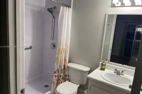 Condominio en venta en Pembroke Pines, Florida, 1 dormitorio, 65.22 m2 № 2078916 - foto 11