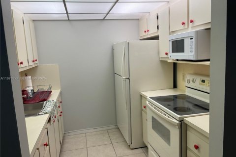 Condominio en venta en Pembroke Pines, Florida, 1 dormitorio, 65.22 m2 № 2078916 - foto 5