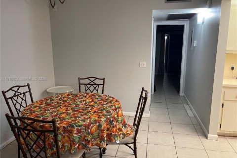 Condominio en venta en Pembroke Pines, Florida, 1 dormitorio, 65.22 m2 № 2078916 - foto 4