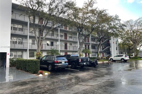 Condominio en venta en Pembroke Pines, Florida, 1 dormitorio, 65.22 m2 № 2078916 - foto 2