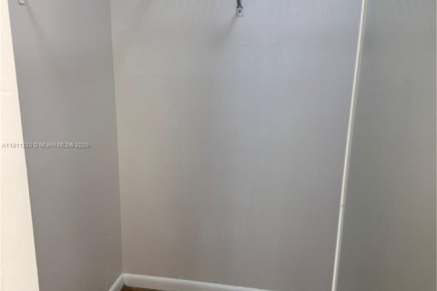 Снять в аренду кондоминиум в Майами, Флорида 2 спальни, 87.24м2, № 1968569 - фото 17