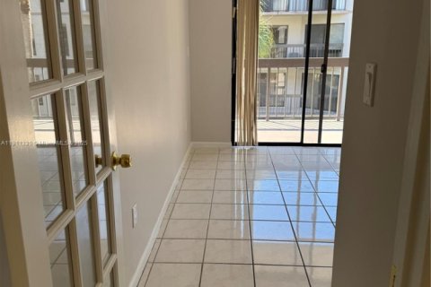 Снять в аренду кондоминиум в Майами, Флорида 2 спальни, 87.24м2, № 1968569 - фото 10