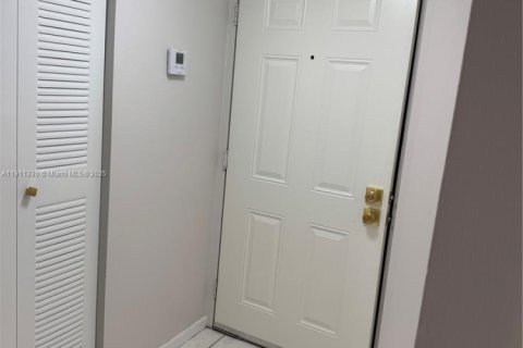 Снять в аренду кондоминиум в Майами, Флорида 2 спальни, 87.24м2, № 1968569 - фото 18