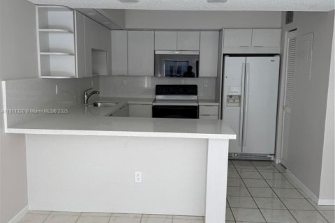 Снять в аренду кондоминиум в Майами, Флорида 2 спальни, 87.24м2, № 1968569 - фото 6