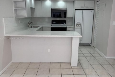 Снять в аренду кондоминиум в Майами, Флорида 2 спальни, 87.24м2, № 1968569 - фото 9