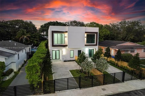 Купить виллу или дом в Майами, Флорида 4 спальни, № 1958173 - фото 6