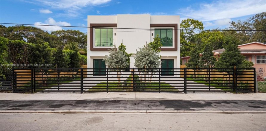 Дом в Майами, Флорида 4 спальни № 1958173