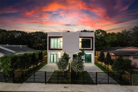 Купить виллу или дом в Майами, Флорида 4 спальни, № 1958173 - фото 7