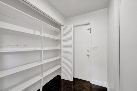 Villa ou maison à vendre à Pompano Beach, Floride: 4 chambres, 225.85 m2 № 1984273 - photo 14