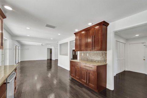 Villa ou maison à vendre à Pompano Beach, Floride: 4 chambres, 225.85 m2 № 1984273 - photo 11