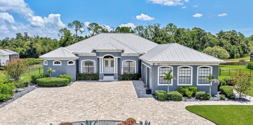 House in Bradenton, Florida 4 bedrooms, 499.81 sq.m. № 2225514