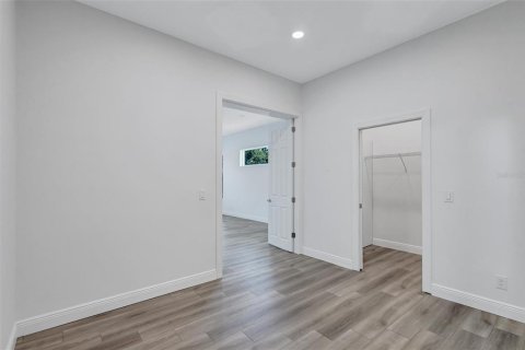 House in Bradenton, Florida 4 bedrooms, 499.81 sq.m. № 2225514 - photo 24