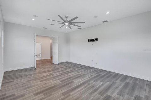 House in Bradenton, Florida 4 bedrooms, 499.81 sq.m. № 2225514 - photo 30