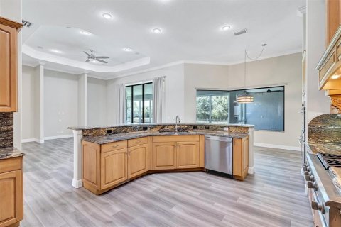 House in Bradenton, Florida 4 bedrooms, 499.81 sq.m. № 2225514 - photo 17