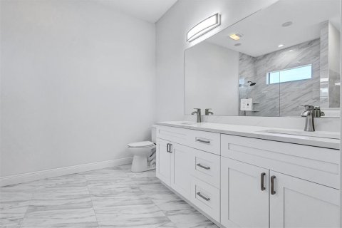 House in Bradenton, Florida 4 bedrooms, 499.81 sq.m. № 2225514 - photo 27