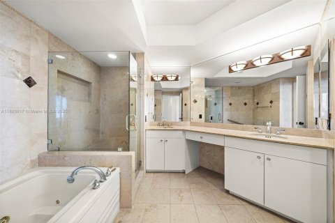 Condominio en venta en Miami Beach, Florida, 2 dormitorios, 142.14 m2 № 1936911 - foto 12