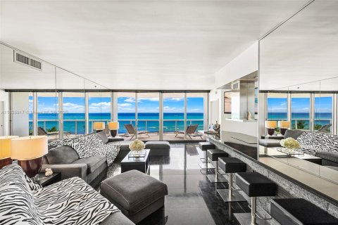 Condominio en venta en Miami Beach, Florida, 2 dormitorios, 142.14 m2 № 1936911 - foto 1
