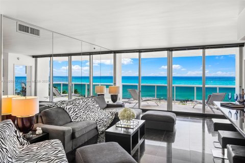 Condominio en venta en Miami Beach, Florida, 2 dormitorios, 142.14 m2 № 1936911 - foto 3