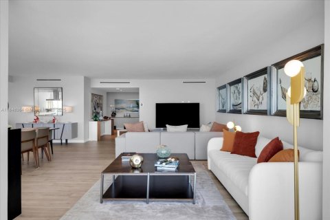 Condo in Key Biscayne, Florida, 3 bedrooms  № 1888854 - photo 15
