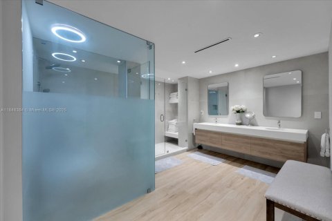 Condo in Key Biscayne, Florida, 3 bedrooms  № 1888854 - photo 23