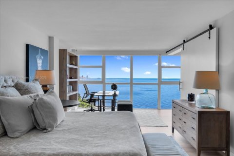 Condo in Key Biscayne, Florida, 3 bedrooms  № 1888854 - photo 22