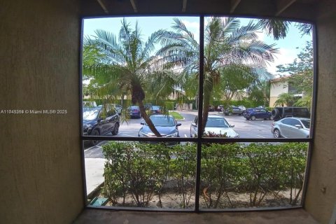 Condominio en venta en Pompano Beach, Florida, 1 dormitorio, 75.53 m2 № 2017296 - foto 9