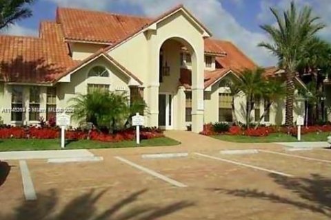 Condominio en venta en Pompano Beach, Florida, 1 dormitorio, 75.53 m2 № 2017296 - foto 2