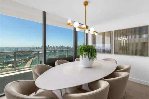 Condominio en venta en Miami Beach, Florida, 3 dormitorios, 272.2 m2 № 1943693 - foto 7