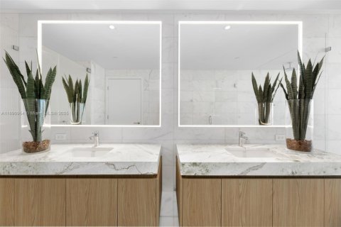 Condominio en venta en Miami Beach, Florida, 3 dormitorios, 272.2 m2 № 1943693 - foto 11