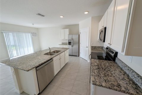 House in Kissimmee, Florida 4 bedrooms, 170.01 sq.m. № 1769312 - photo 4