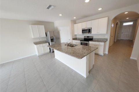 House in Kissimmee, Florida 4 bedrooms, 170.01 sq.m. № 1769312 - photo 3