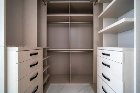 Condominio en venta en Sunny Isles Beach, Florida, 2 dormitorios, 145.21 m2 № 1867165 - foto 17