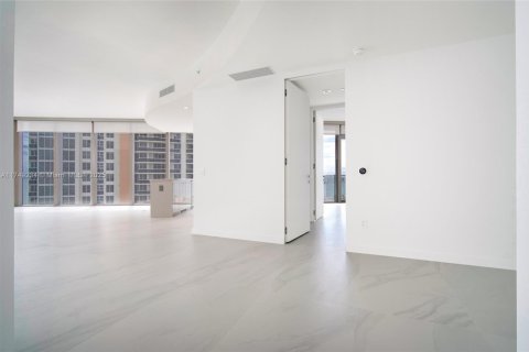 Condominio en venta en Sunny Isles Beach, Florida, 2 dormitorios, 145.21 m2 № 1867165 - foto 5