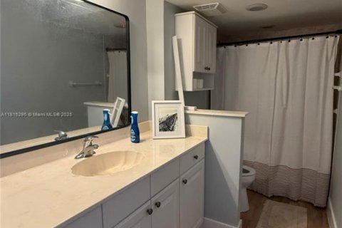 Condo in Jensen Beach, Florida, 2 bedrooms  № 2013080 - photo 7