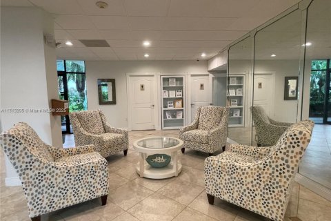 Condo in Jensen Beach, Florida, 2 bedrooms  № 2013080 - photo 15