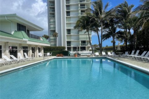 Condo in Jensen Beach, Florida, 2 bedrooms  № 2013080 - photo 11