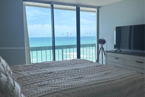 Condo in Jensen Beach, Florida, 2 bedrooms  № 2013080 - photo 4