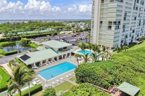 Condo in Jensen Beach, Florida, 2 bedrooms  № 2013080 - photo 12
