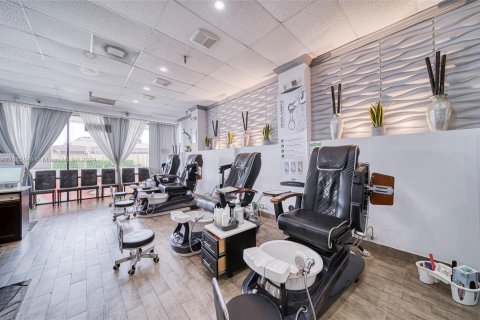 Commercial property in Miami, Florida № 1874936 - photo 5