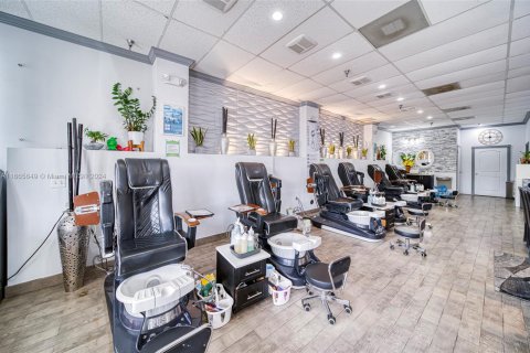Commercial property in Miami, Florida № 1874936 - photo 7