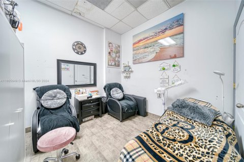 Commercial property in Miami, Florida № 1874936 - photo 17
